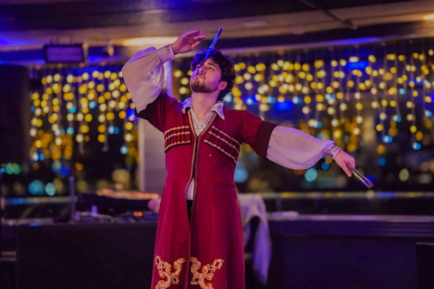 رحلة عشاء بحرية في مضيق البوسفور مع مشروبات وترفيه غير محدودمشروبات غازية غير محدودة وبدون تحويل