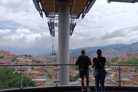 Medellín Through Time – City Sightseeing Tour | Subway, Metrocable, and Historic Center