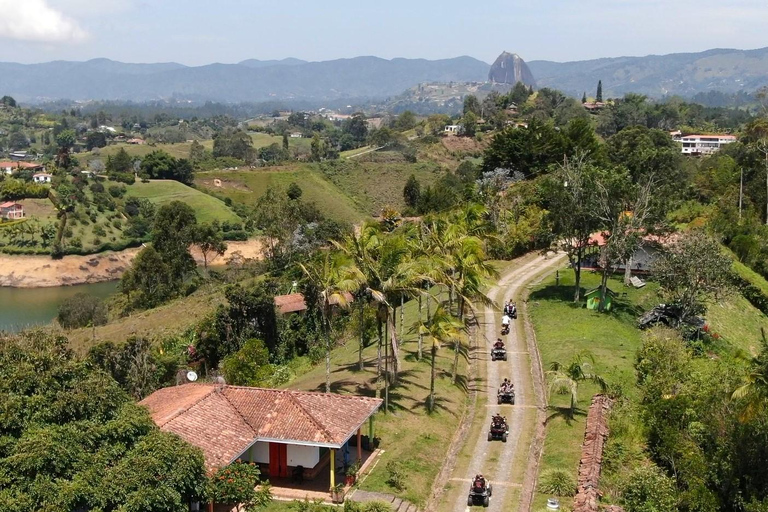 Van Guatape: Pablo Escobar Mansion, Paintball &amp; boottocht