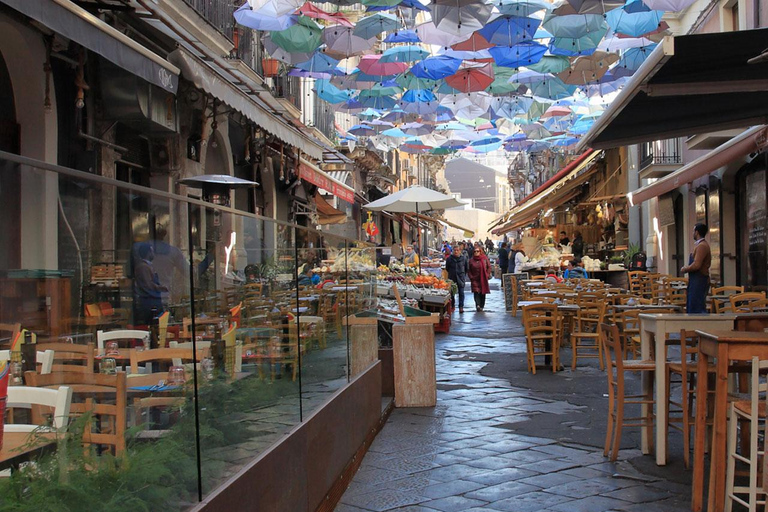 Catania: Geführte Street Food Tour mit VerkostungenCatanias Straßenessen entdecken