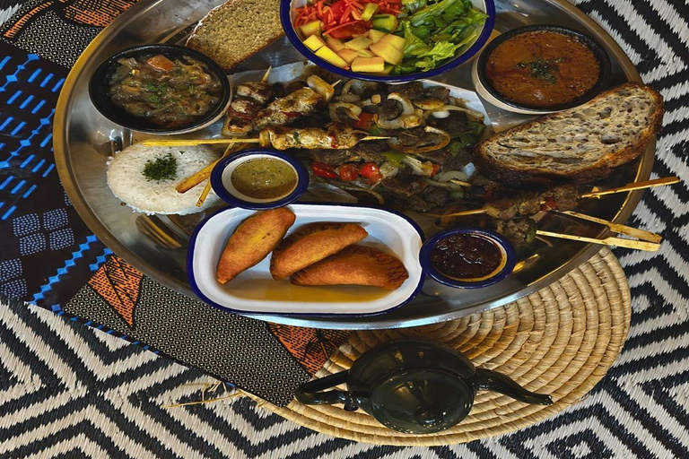 Traditionele Lunchpauze, Kuza Grottentocht, Paje Strandtocht