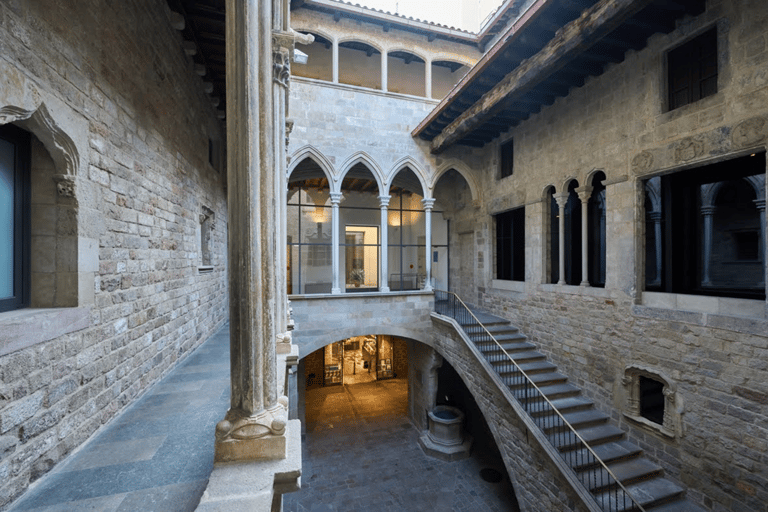 Barcelona: Guided Tour of the Picasso Museum with TicketsPicasso Museum Guided Tour in Spanish