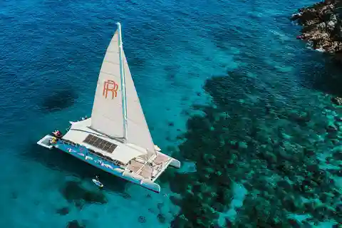 Phuket: Luksuriøs katamaran-cruise med korall og solnedgang på Racha