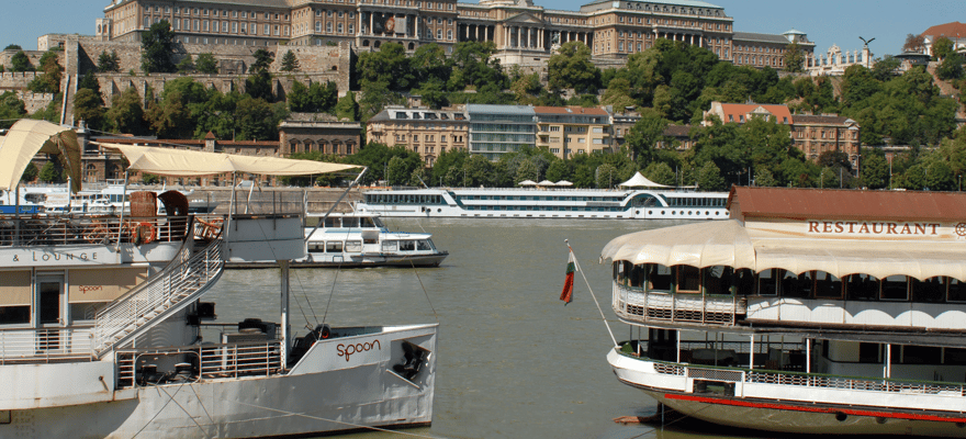 Cruises & boat tours