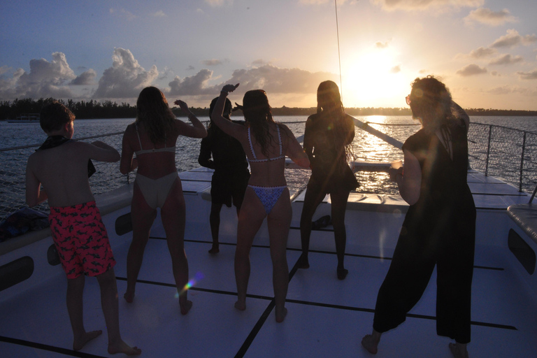 Private Punta Cana Sunset Cruise Champagne, BBQ with Lobster
