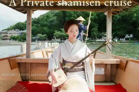 Kyoto: Plavba soukromou lodí se shamisenem a hrami