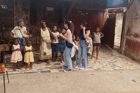 Maputo: Mafalala Food & Culture Walking Tour with Lunch Walk, Lunch & Live Tufo Performance