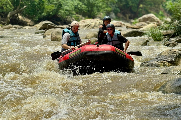 Chiang Mai : Excursion d'une journée à la cascade de Sticky et au rafting