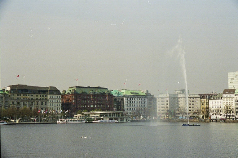 Hamburgo: autobús turístico por la ciudad y paseo en barcoAutobús turístico y puerto de Hamburgo: ticket individual
