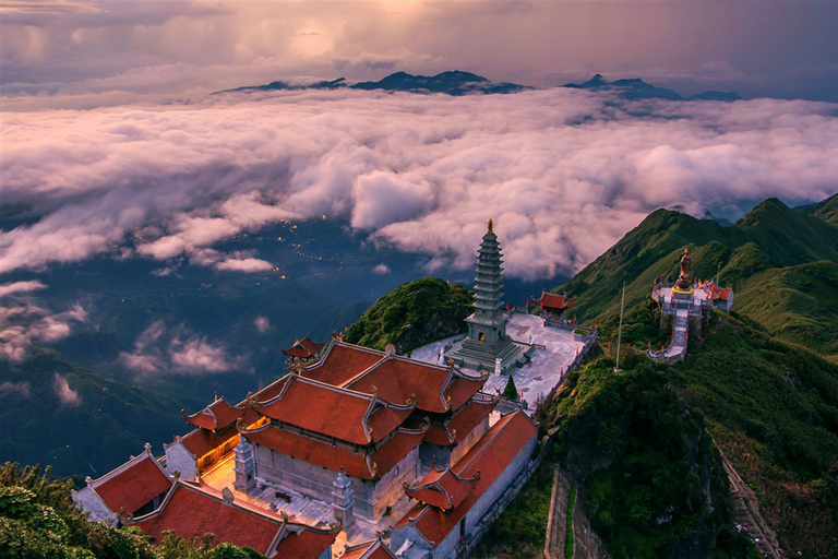 Da Hanoi: Tour di due giorni a Sapa con visita al Picco FansipanSa Pa: tour della città e della cima del Fan Si Pan da Hanoi