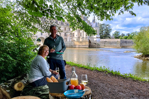 Chenonceau: giro guidato in ebike e pranzo al sacco con vino e formaggioDivertente tour in ebike a Chenonceau con degustazione di vini e formaggi