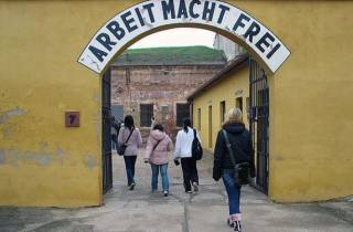 Ab Prag: Private Führung KZ-Gedenkstätte Terezín