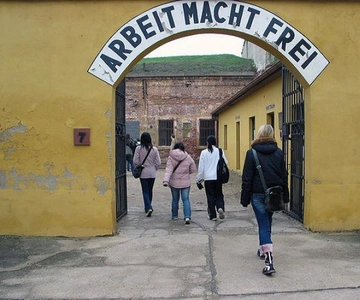 Desde Praga: Tour privado del Campo de Concentración de Terezin