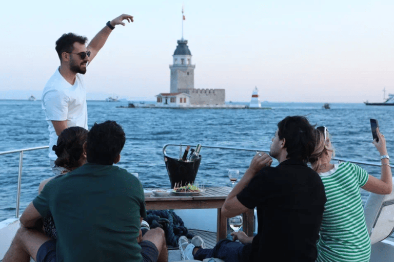 Stambuł: Wycieczka jachtem w małej grupie z nieograniczoną ilością winaWycieczka grupowa