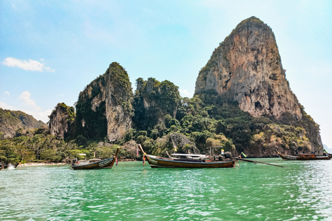 Krabi: Passeio ao pôr do sol nas 7 ilhas com jantar com churrasco e mergulho com snorkelPonto de encontro na praia de Railay