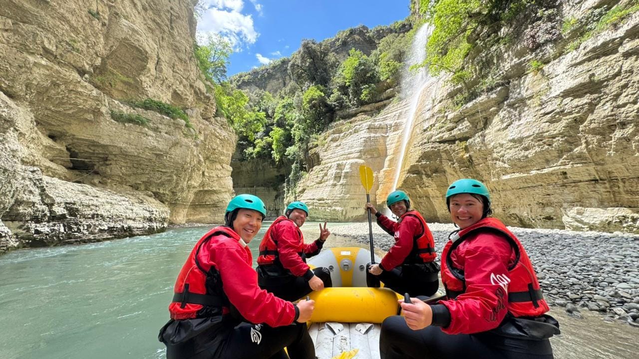 Berat: Rafting in der Osum-Schlucht, Wasserfall, Schwimmen und Mittagessen