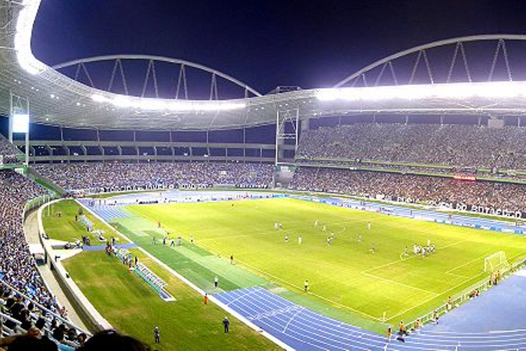 Rio de Janeiro: Partita di calcio con biglietto e trasporto