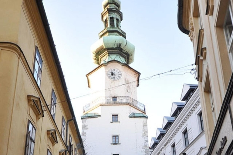 Viena: excursión de 1 día a Parndorf Designer Outlet y BratislavaViena: excursión de 1 día al Parndorf Designer Outlet y Bratislava