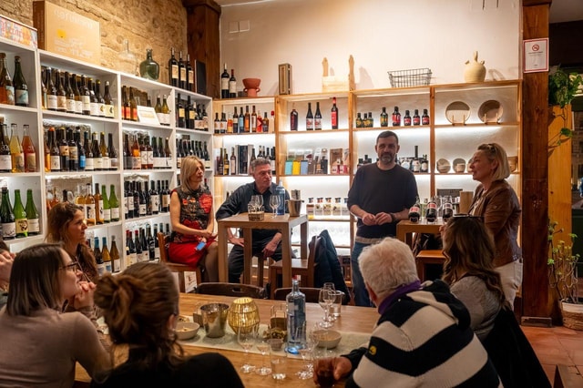 Granada: Tasting of 4 wines paired with 4 snacks