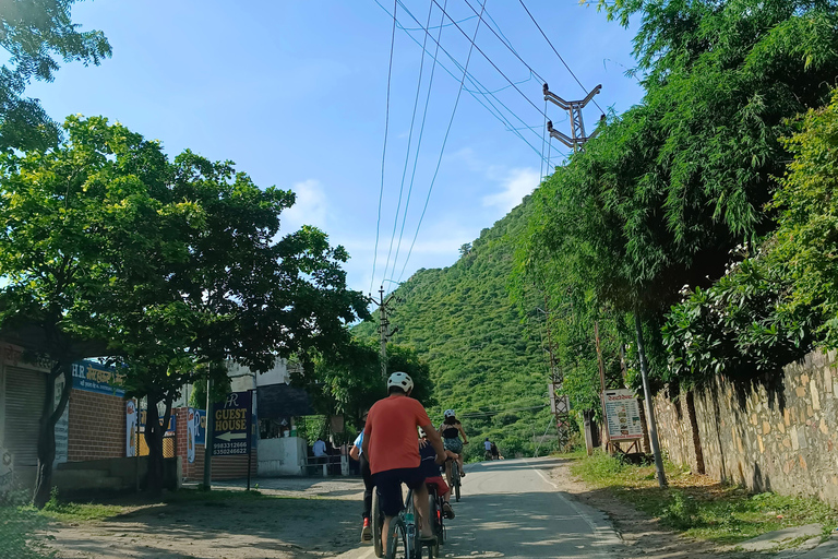 Udaipur nach Ranakpur 60km Radtour mit Besuch eines Jain Tempels