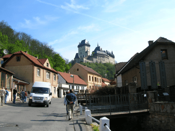 Ab Prag: Private Tour Burg Karlstejn & Kristallmanufaktur Ab Prag: Private Tour Burg Karlstejn & Kristallmanufaktur
