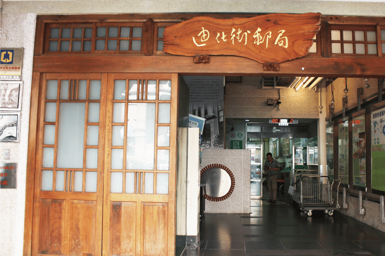 Taipei: Dadaocheng & Dihua Street & Temple Walking Tour