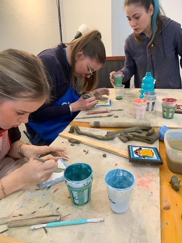 Maak en neem je eigen Siciliaanse keramiek van lavasteen van de Etna mee naar huis.