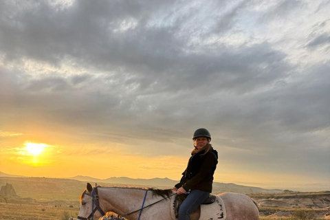 Capadocia: paseo a caballo, magia de unicornios y senderos ocultosTour de 1 hora durante el día
