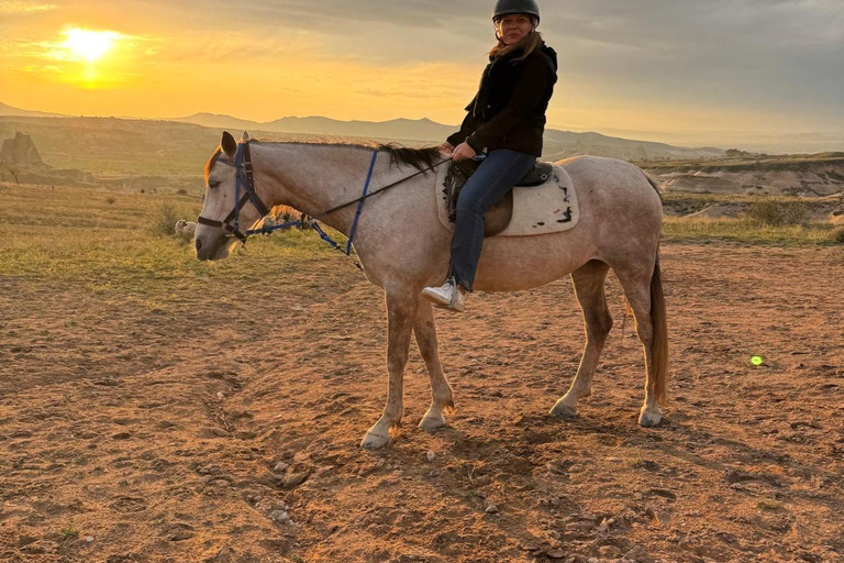 Capadocia: paseo a caballo, magia de unicornios y senderos ocultosTour de 1 hora durante el día
