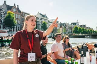 Amsterdam: Deutsche Grachtenfahrt mit Getränkeoption