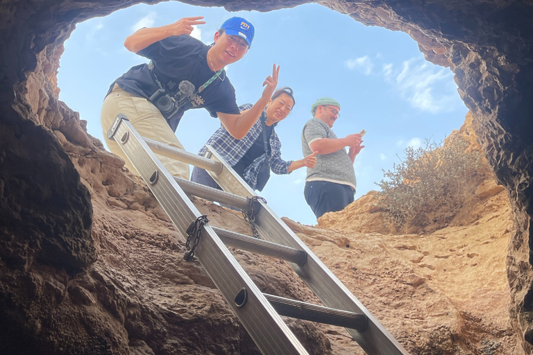 Riyadh: Edge of the World, Sadus Village & Bat Cave Tour Edge of the World, Sadus Village..etc(Private tour)