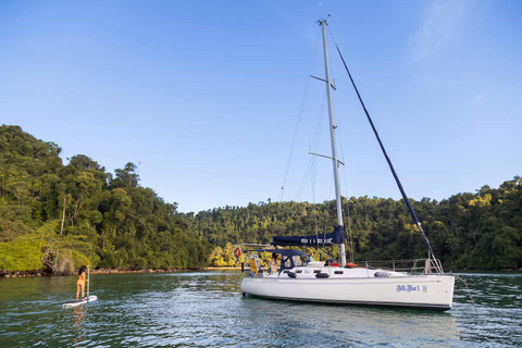 Angra dos Reis: Ilha Grande & Paraty Sailing Tour