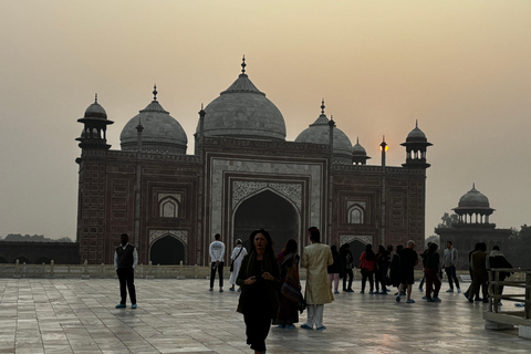 Da Delhi ad Agra e Taj Mahal: andata e ritorno in auto privataAuto privata AC + autista + guida