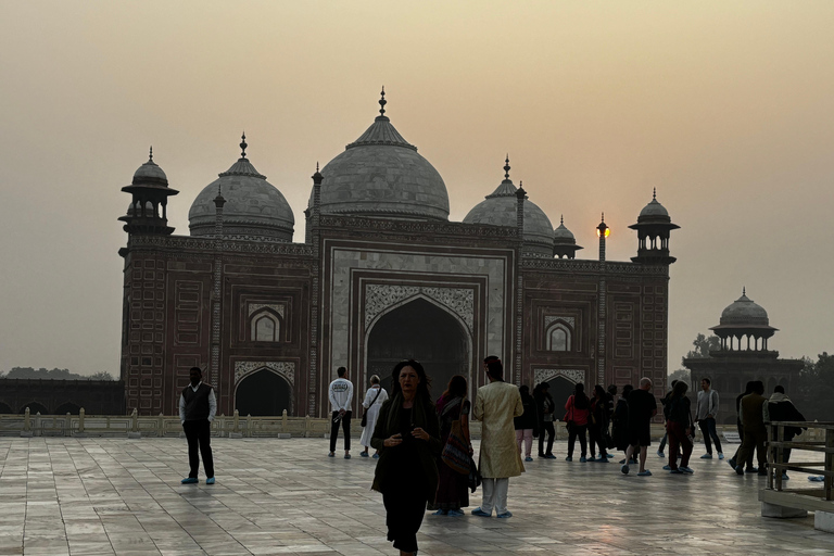 From Delhi To Agra &amp; Taj Mahal Round Trip By Private CarAC Private Car + Driver + Guide