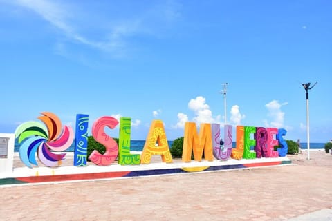 PDC: Isla Mujeres Catamaran Tour with Snorkeling
