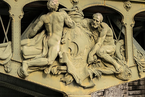 Paris: Private Seine River Cruise Paris: Private Seine River Cruise with Guide