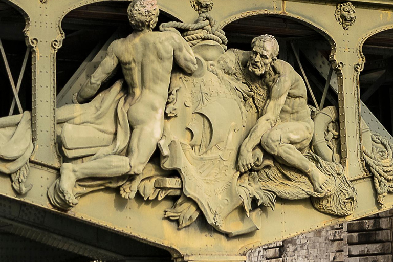 Paris: Private Seine River Cruise Paris: Private Seine River Cruise with Guide