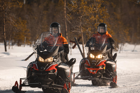 Levi: Safári de dia inteiro de snowmobile na natureza selvagem