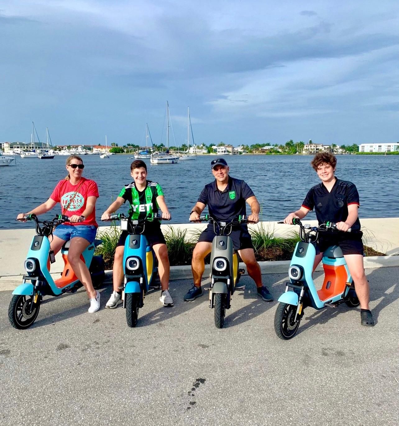 Segway-Elektromoped-Tour - lustige Aktivität in der Innenstadt von Naples