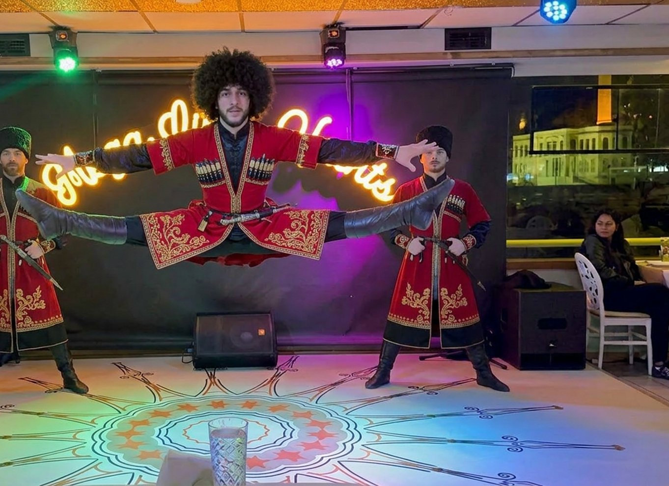 Istanbul: Bosporus-middagscruise og show med privat bord