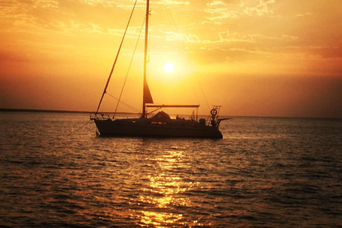 Spektakularna półdniowa żegluga - wyspa Sal, Wyspy Zielonego PrzylądkaPółdniowa wycieczka pod żaglami