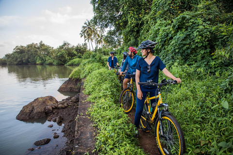 Goa: Goa Vieja y la Isla de Divar Recorrido en E-Bike con Aperitivos