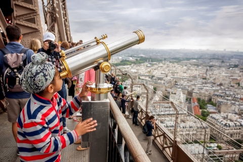 Paris: Eiffel Tower Stair Climb to Level 2 w/ Summit Option Standard Group Tour in Spanish Without Summit Tickets
