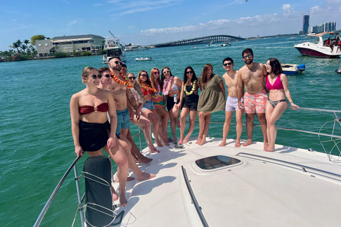 Miami: Privater Yachtcharter mit Getränken6-Stunden-Charter