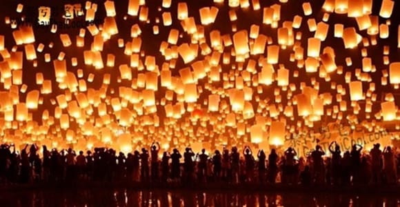 Chiang Mai: Yi Peng Lantern Festival at Maejo University