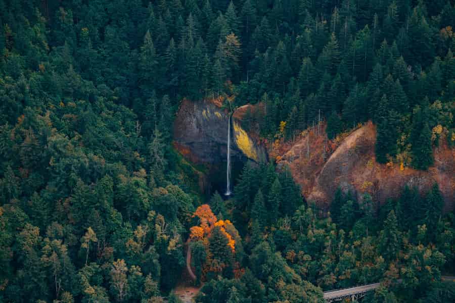 Portland: Rundflug über die Multnomah Falls. Foto: GetYourGuide Portland: Rundflug über die Multnomah Falls. Foto: GetYourGuide