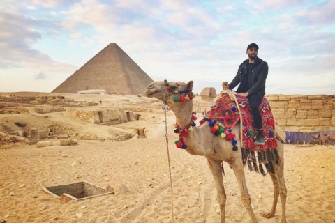 Le Caire : Pyramides de Gizeh en chameau