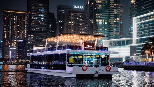 Dubai: 1-Hour Ain Cruise with DJ, Saxophonist, and Snacks