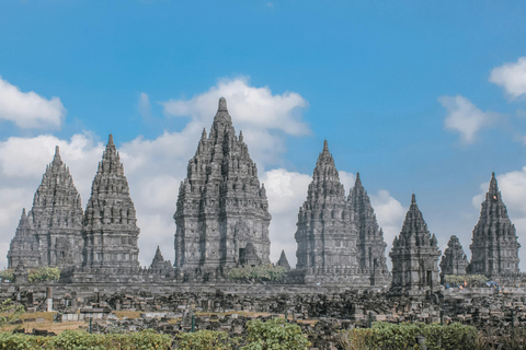 Alba della collina di Stumbu, Borobudur, Prambabanan.