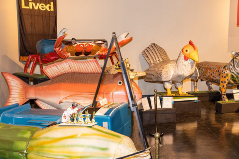 Accra Walking Tour: Artwork, Fantasy coffins & Beach bars